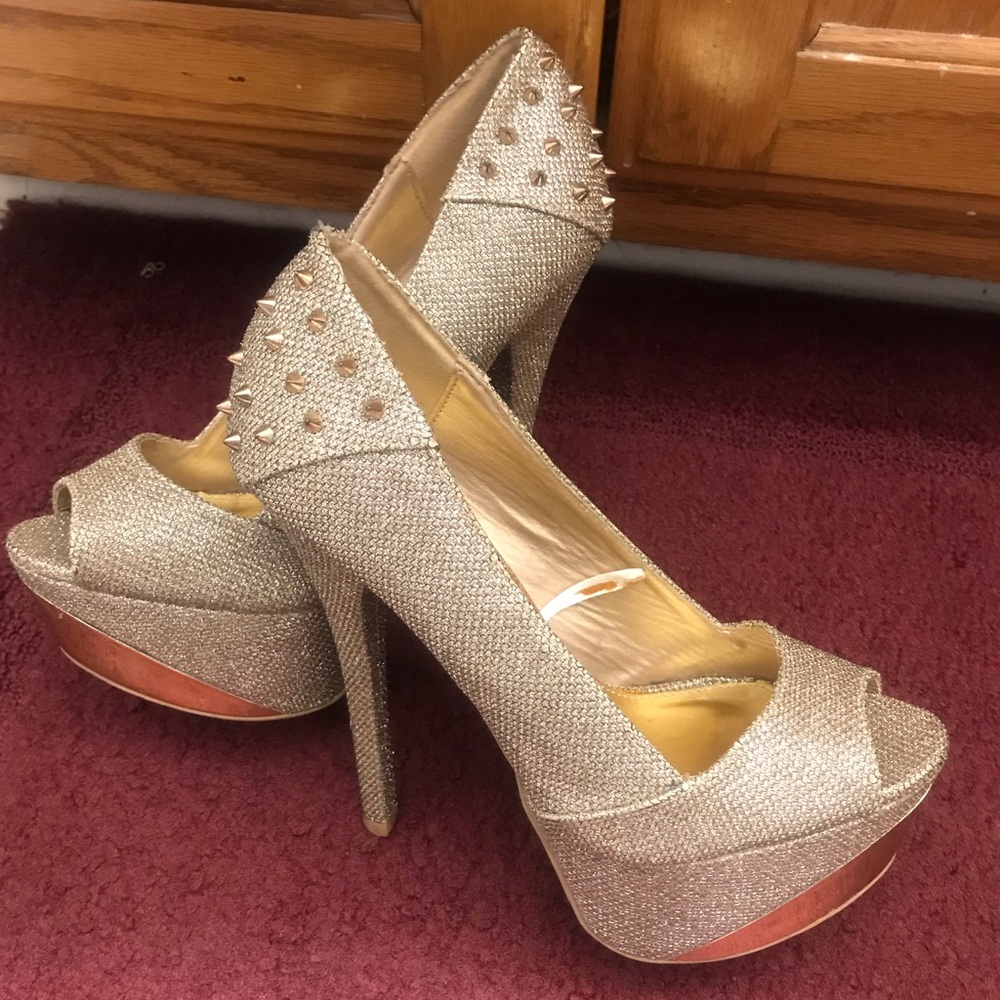 Sz 8 Bronze Gold Shoe.